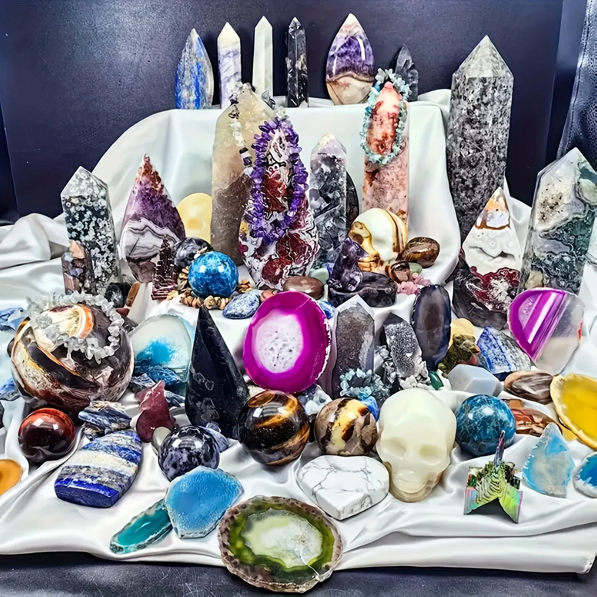 CrystalHola Mixed Crystal Gift Box Featuring Stones Carvings And Decor