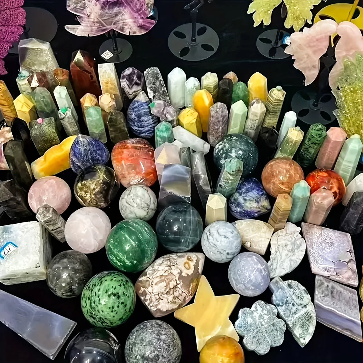 CrystalHola Mixed Crystal Gift Box Featuring Stones Carvings And Decor